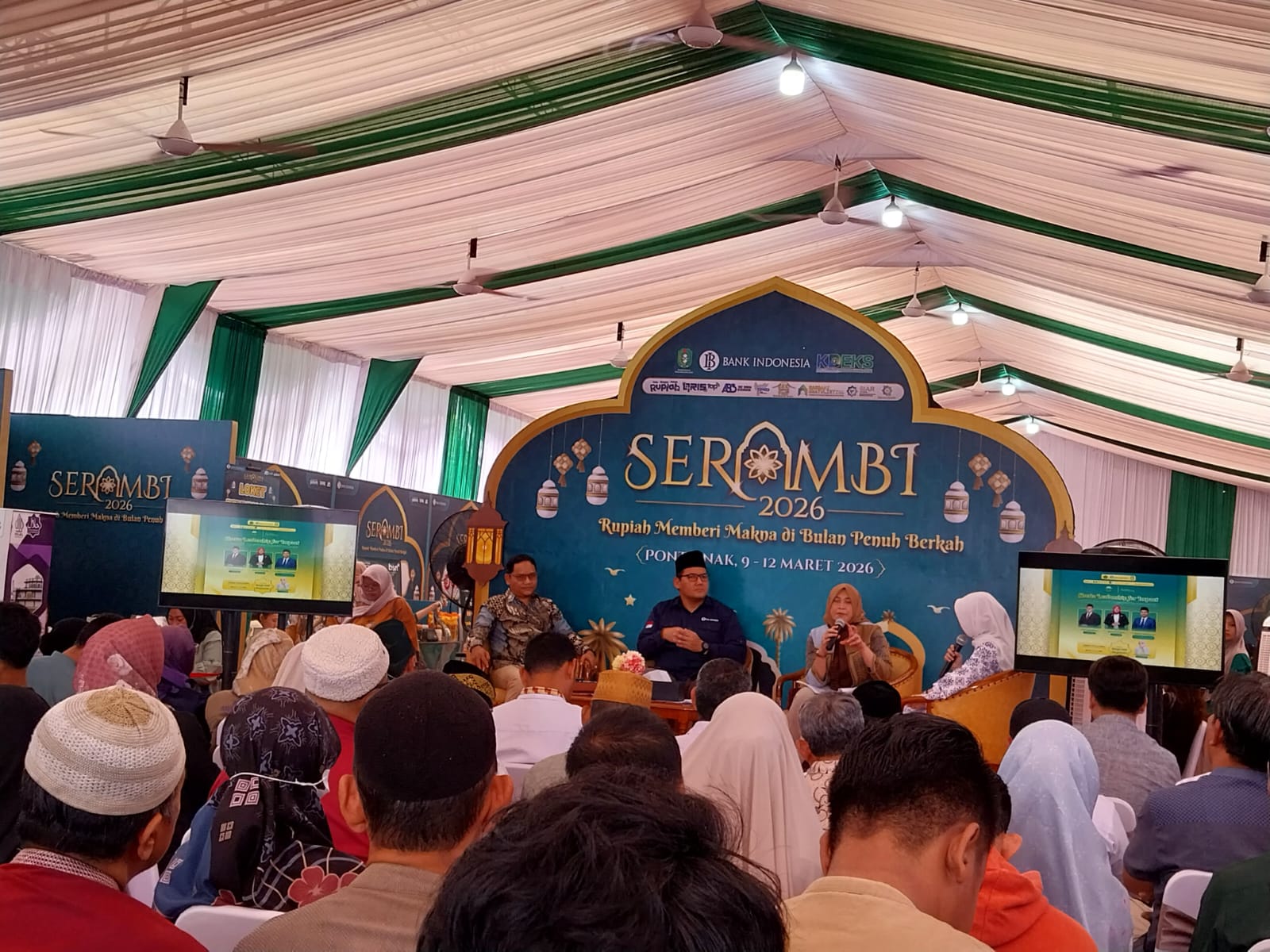 PAPARAN: Sharia Leadership Talks yang digelar di Selasar Masjid Raya Mujahidin Pontianak, Kamis (12/3). 