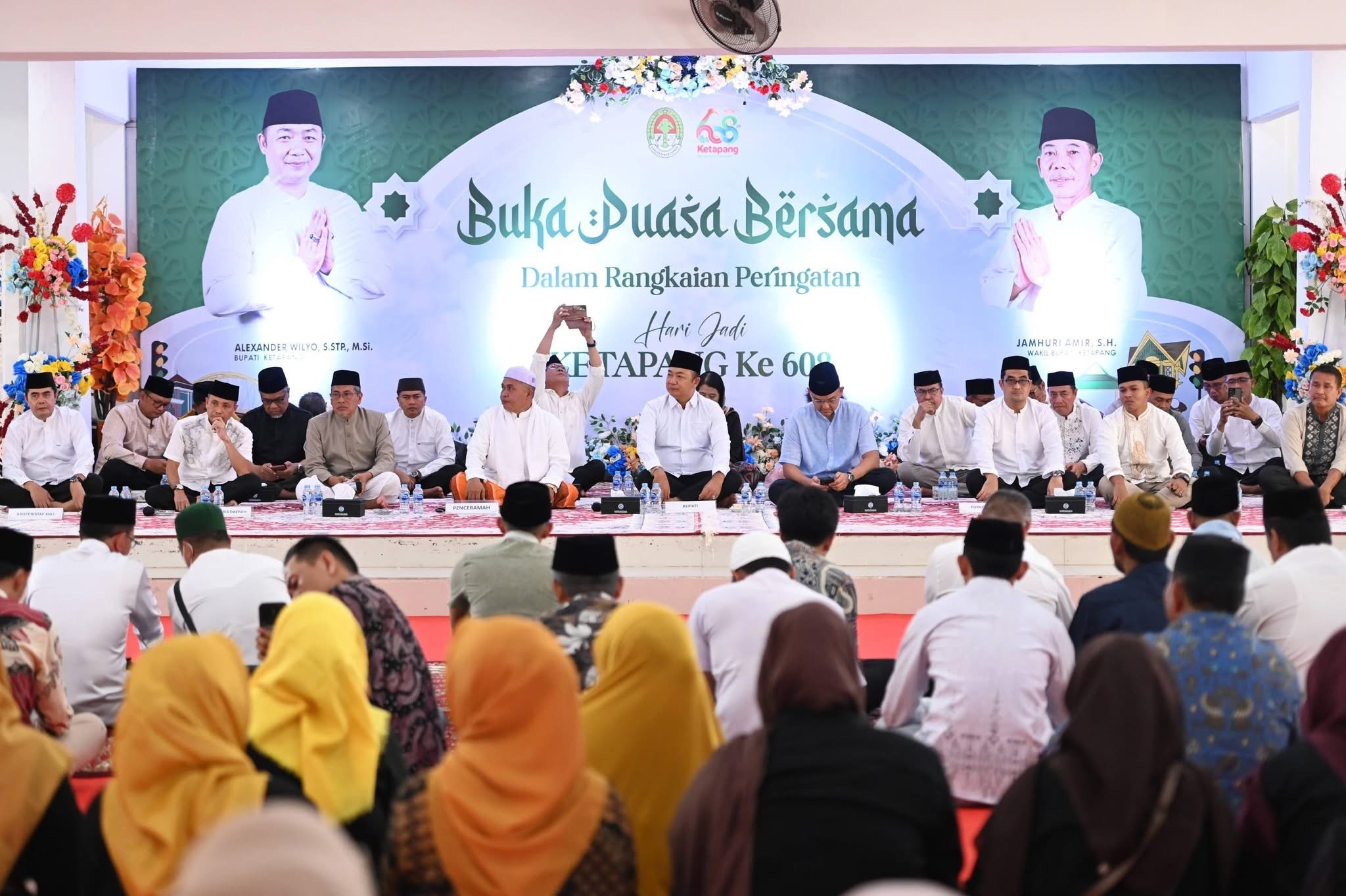 BUKBER : Bupati Ketapang, Alexander Wilyo, menggelar buka puasa bersama di Pendopo dalam rangka Hari Jadi ke-608 Ketapang, Rabu (11/3).