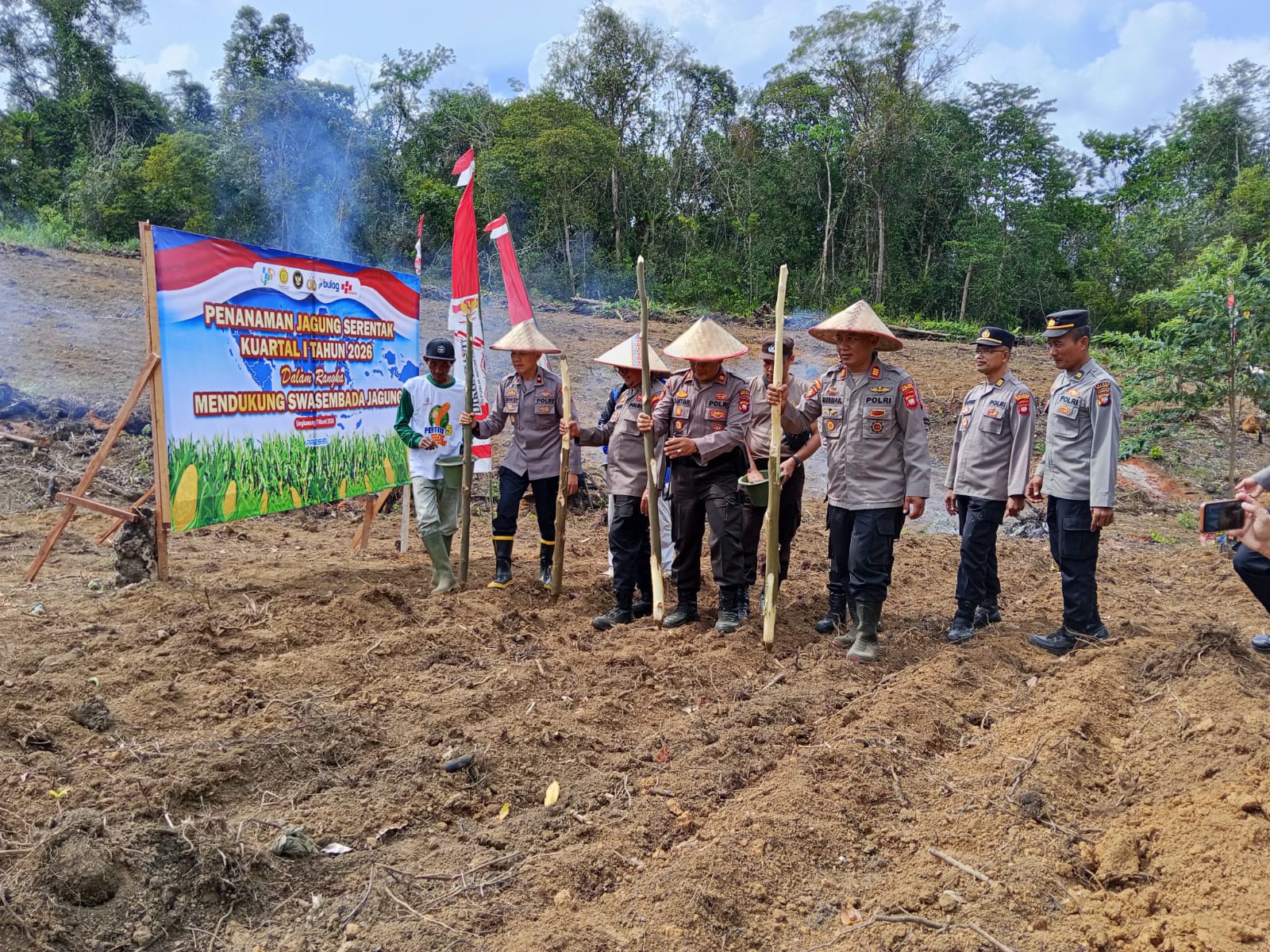 Tanam Raya Jagung Serentak di Mayasopa, Polres Singkawang Perkuat Ketahanan Pangan Nasional
