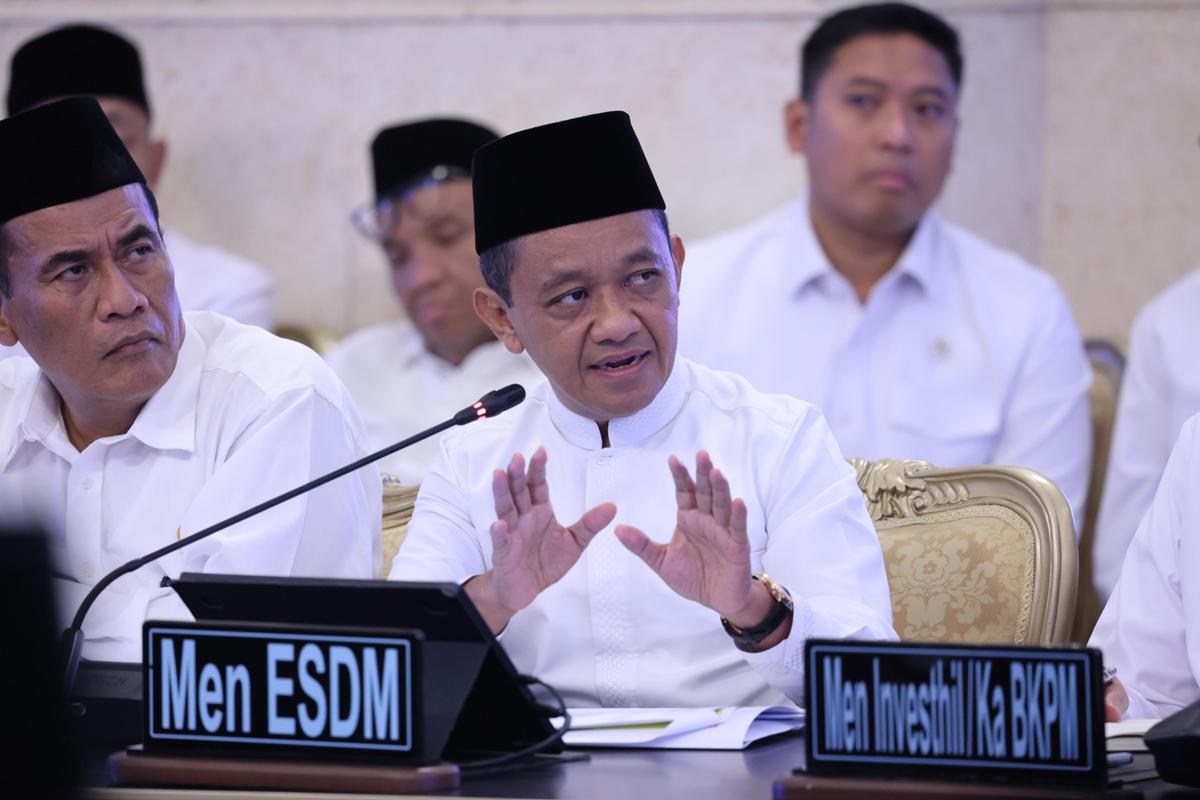 Menteri Energi dan Sumber Daya Mineral Bahlil Lahadalia dalam Sidang Kabinet Paripurna di Istana Negara, Jakarta, Jumat (13/3).