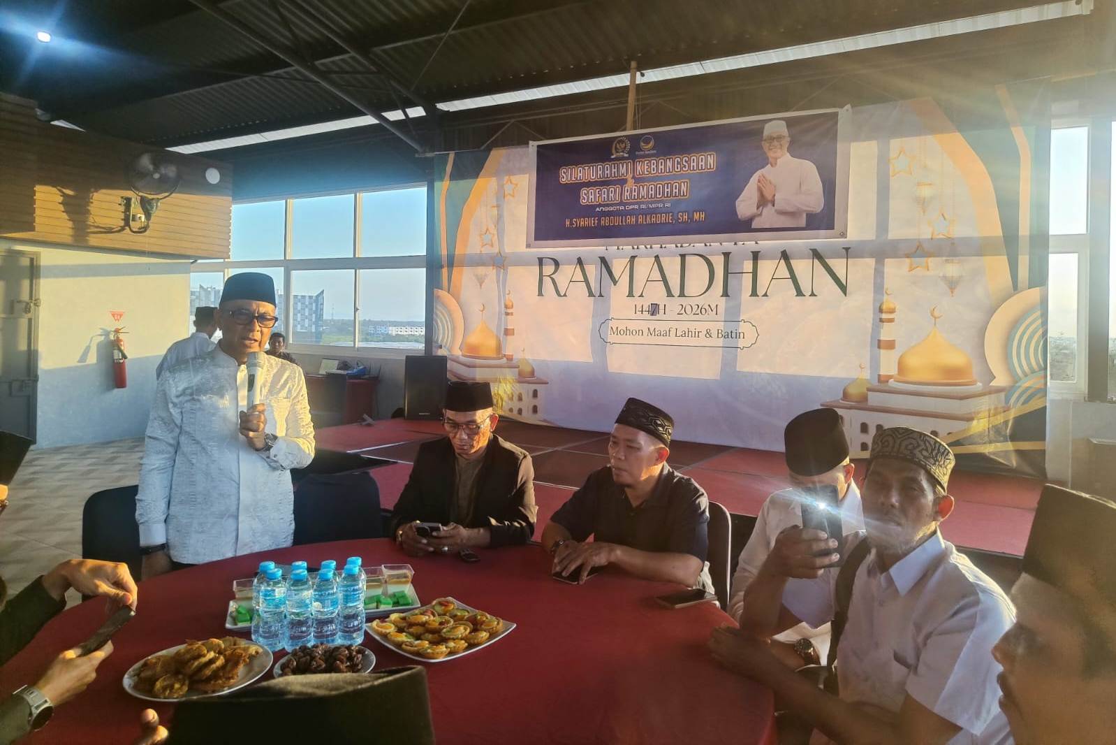 Anggota DPR RI dari dapil Kalimantan Barat 1, Syarief Abdullah Alkadrie menggelar kegiatan Silaturahmi Kebangsaan dan Safari Ramadan bersama para Kades dari sembilan kecamatan di Kabupaten Kubu Raya.
