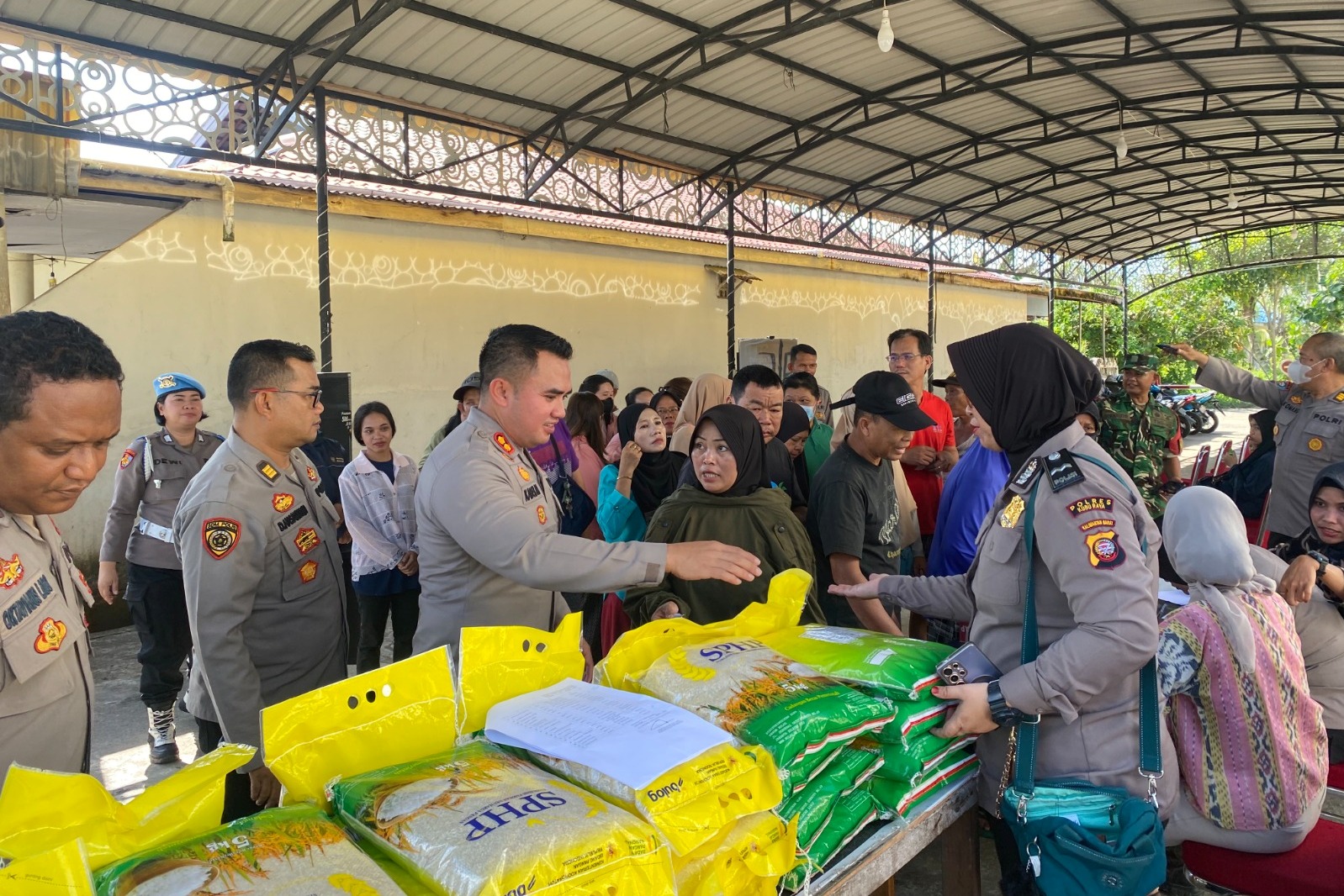 Polres Kubu Raya menggelar gerakan pangan murah pada Jumat (13/3) lalu.