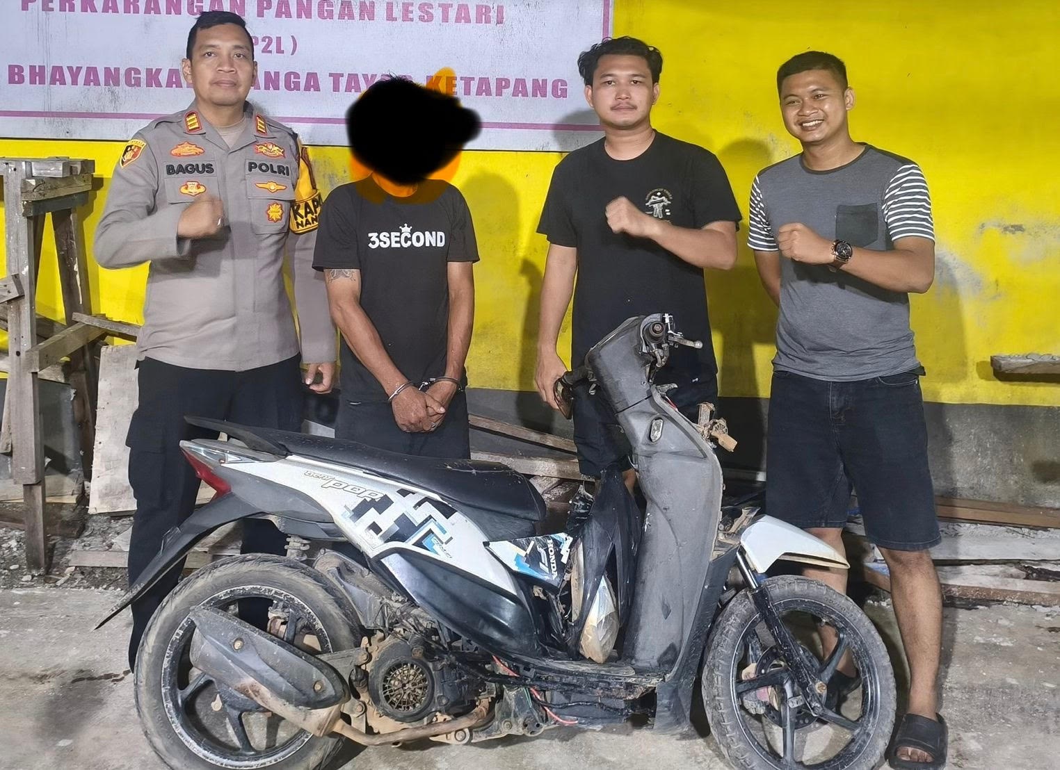 RINGKUS : Polisi meringkus S (35) bersama barang bukti sepeda motor hasil curian.