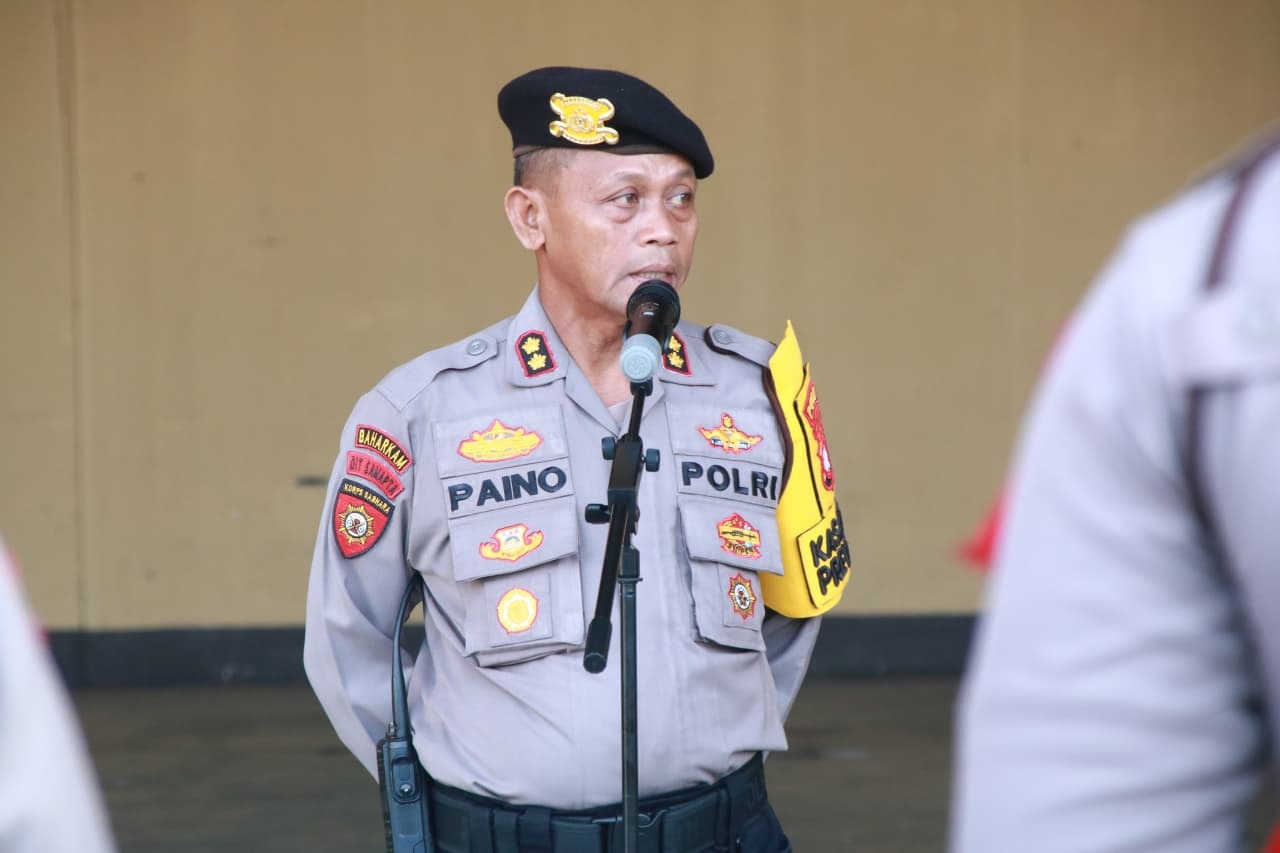 Kasatgas Preventif Ops Ketupat Kapuas 2026 AKBP Paino memimpin apel pagi personel Operasi Ketupat Kapuas 2026 di Lapangan Jananuraga Polda Kalbar, Minggu (15/3). 