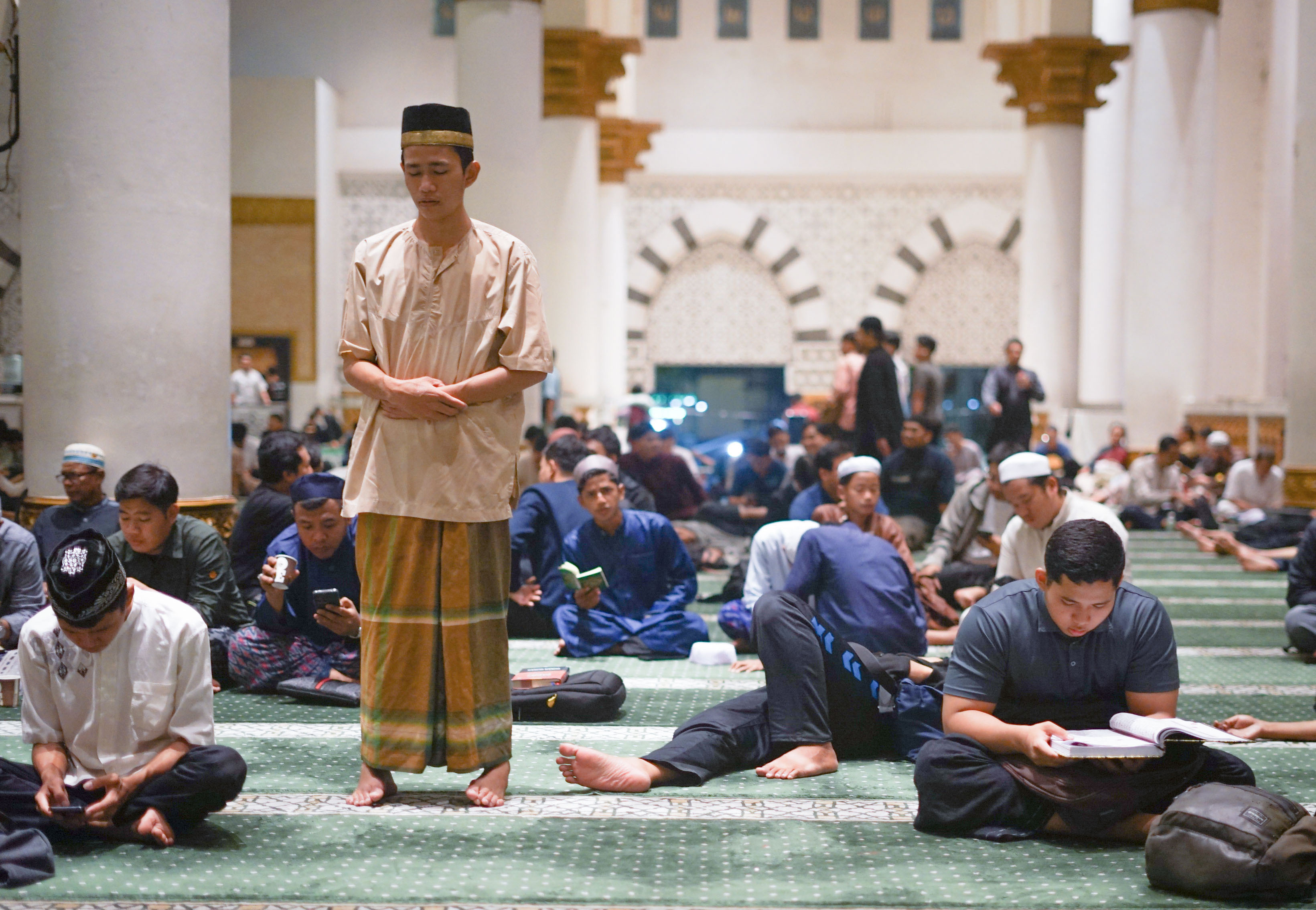 IKTIKAF: Masyarakat Pontianak melaksanakan ibadah iktikaf di Masjid Raya Mujahidin Pontianak pada sepuluh malam terakhir Ramadhan, Sabtu (14/3)