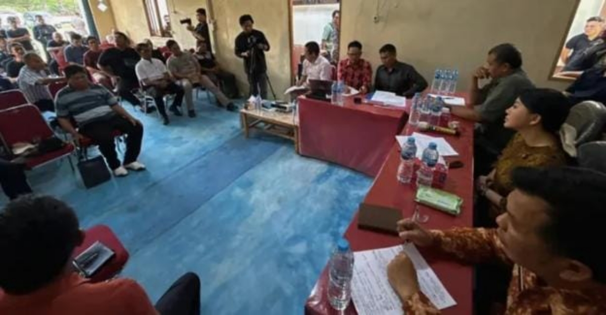 Pemkab Landak menggelar mediasi antara PT FBR dan masyarakat pada Jumat (13/3).