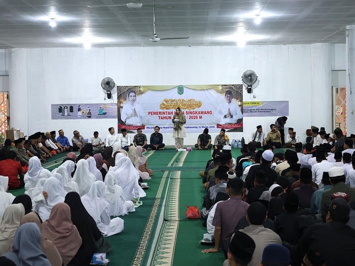 SAFARI RAMADAN: Kegiatan Safari Ramadan yang dihadiri ratusan jemaah di Masjid Agung Nurul Islam, Jumat (13/3). 