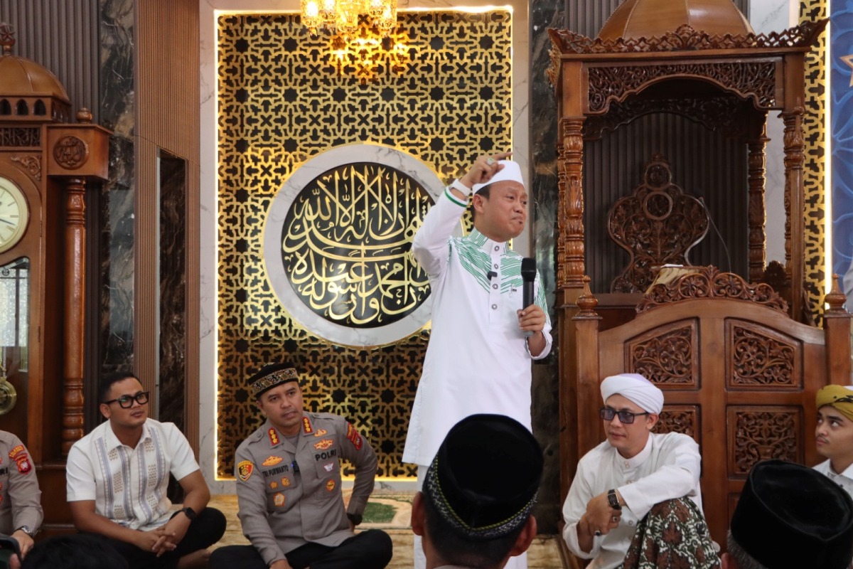 Polresta Pontianak menggelar safari ramadan bersama Ustaz Das&rsquo;ad Latif di Masjid Shiratul Jannah Polresta Pontianak. 