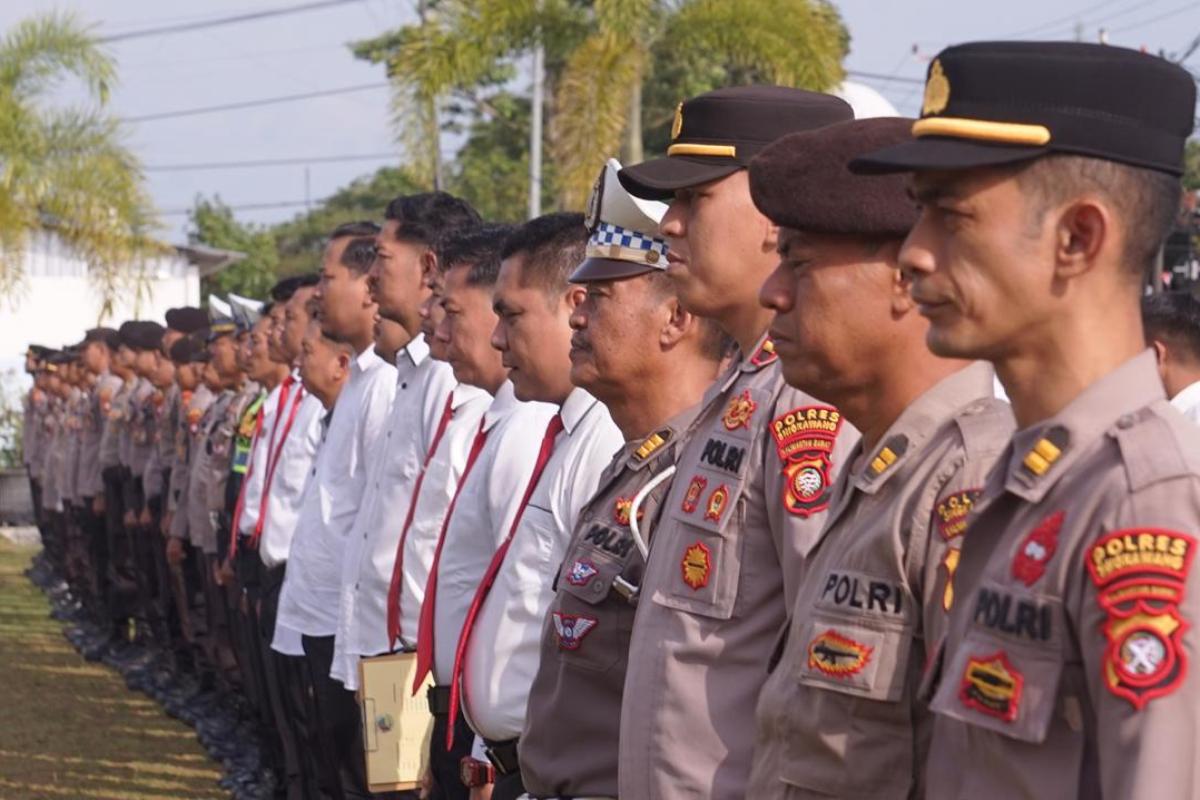 Polres Singkawang menggelar Apel Jam Pimpinan.