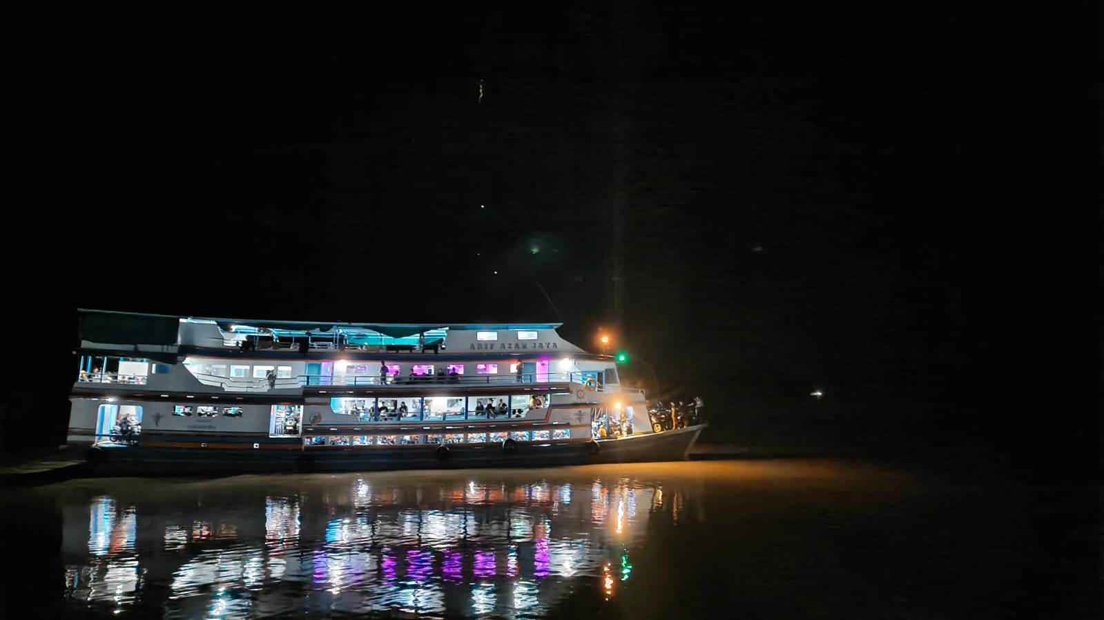 KELOTOK : Kapal Kelotok saat berlayar menjelang Hari Raya Idul Fitri 2026 di Pelabuhan Sungai Teluk Batang. 