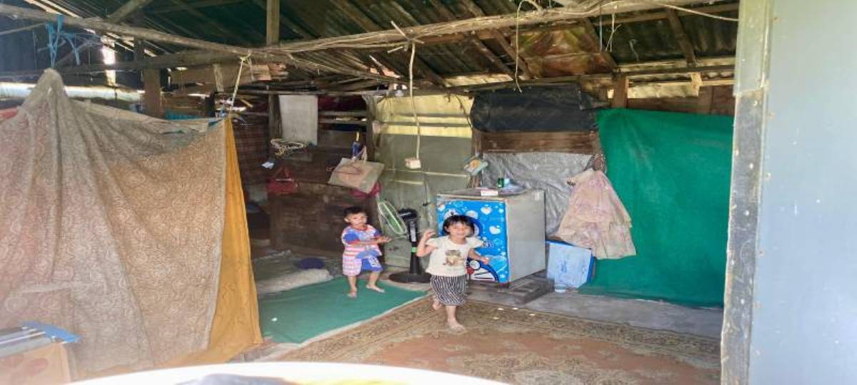 Kondisi memprihatinkan rumah warga nyaris roboh di Desa Arang Limbung Kabupaten Kubu Raya.