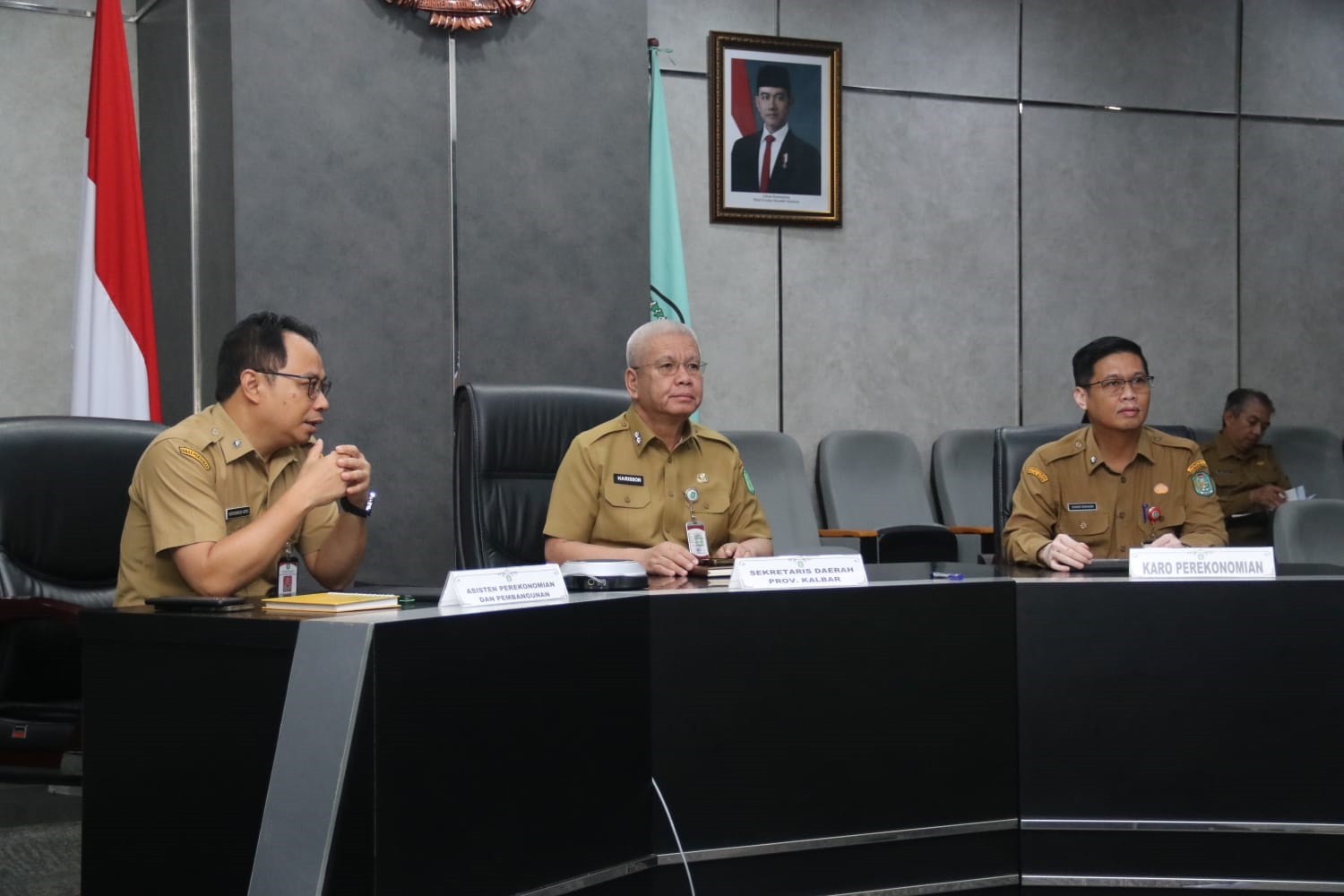 RAKOR INFLASI: Sekretaris Daerah Kalbar, Harisson, didampingi kepala OPD mengikuti Rapat Koordinasi Pengendalian Inflasi Nasional.