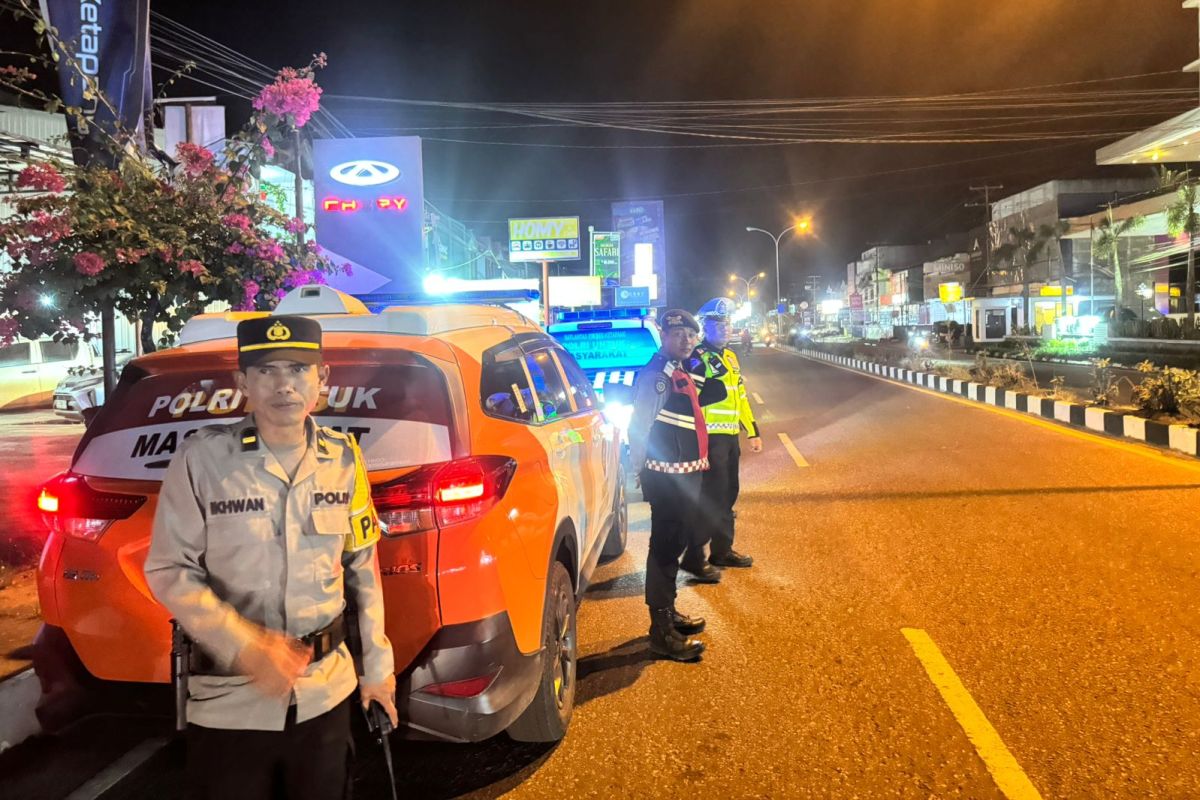 Personel Polres Ketapang menggelar patroli malam cegah balap liar pada Selasa (10/3). 