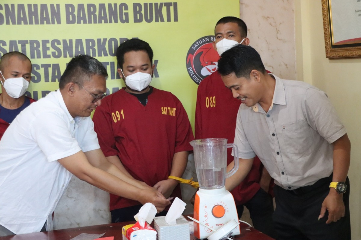 Polresta Pontianak menggelar pemusnahan barang bukti narkoba.