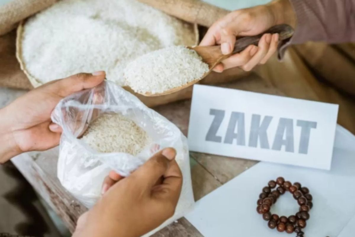 Ilustrasi membayar zakat pada waktu yang terbaik.