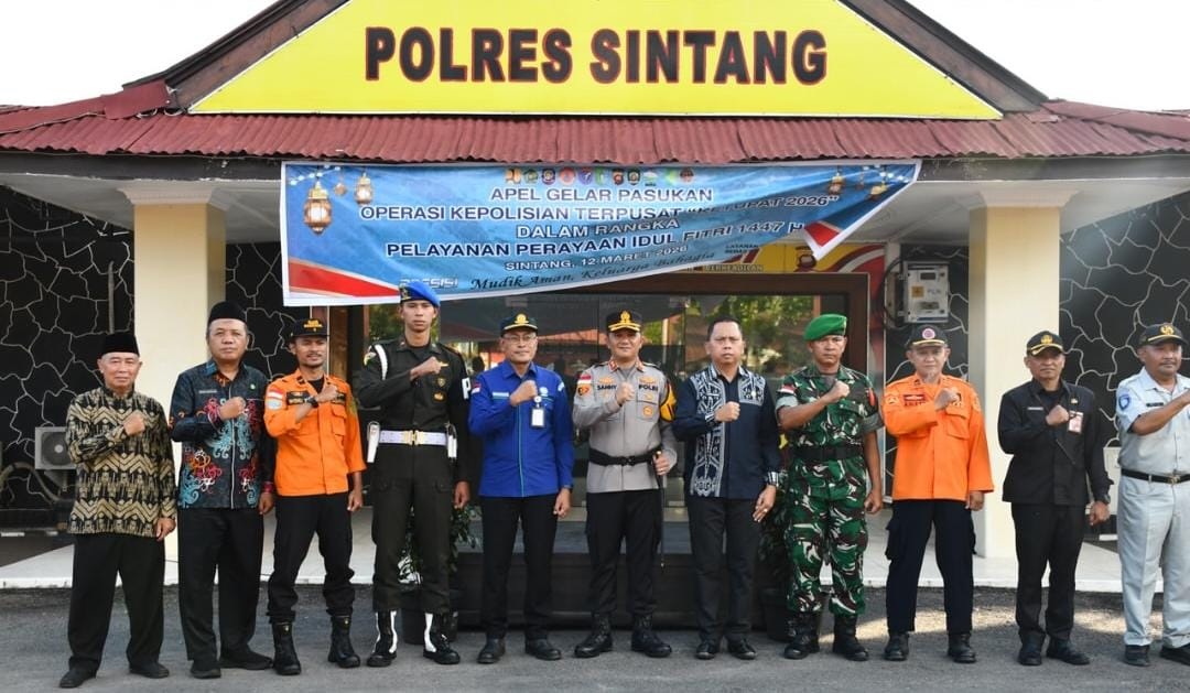PERSONEL : Polres Sintang menempatkan sejumlah personel di titik-titik strategis, guna memastikan aktivitas masyarakat tetap berjalan lancar selama periode peningkatan mobilitas menjelang hari raya.
