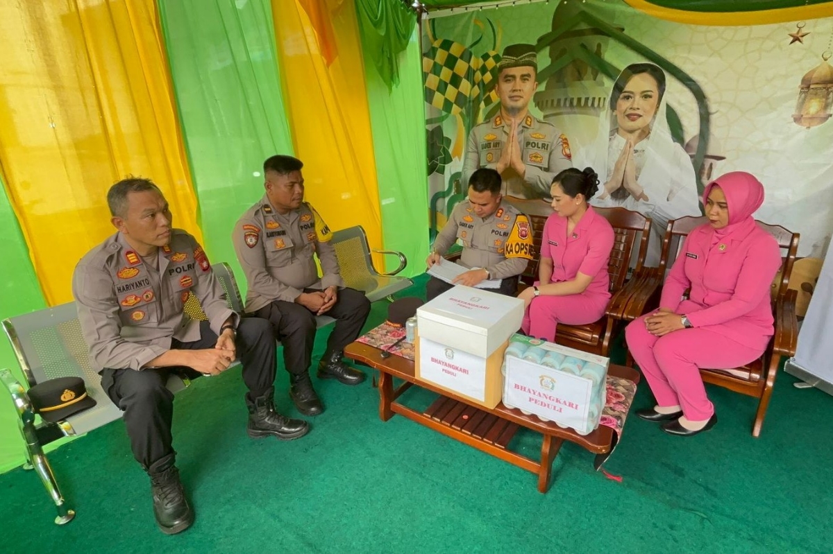 Kapolres Kubu Raya, AKBP Kadek Ary Mahardika, Rabu (18/3) meninjau pengamanan arus mudik Lebaran di Pos Pelayanan Bandara Internasional Supadio.