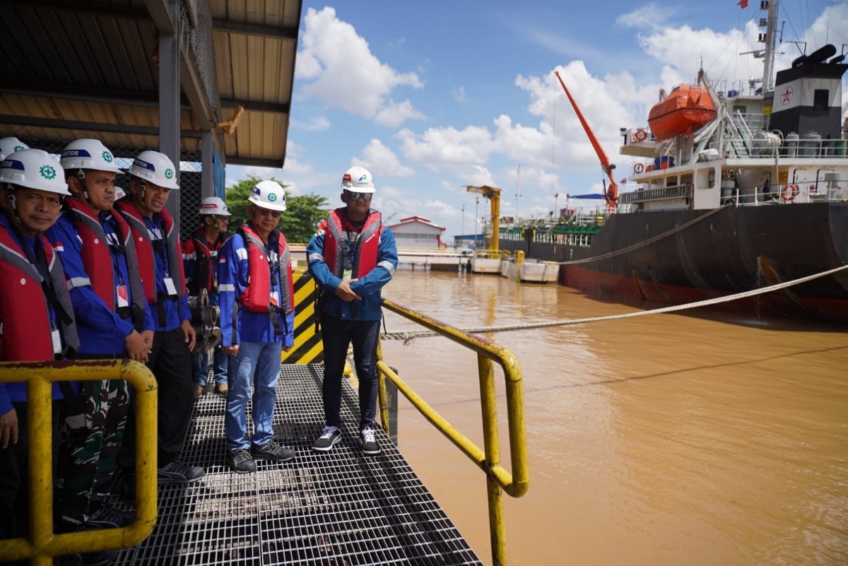 Wali Kota Pontianak Edi Rusdi Kamtono bersama jajaran Forkopimda Kota Pontianak meninjau langsung Terminal BBM Pertamina yang berada di Pontianak Utara.