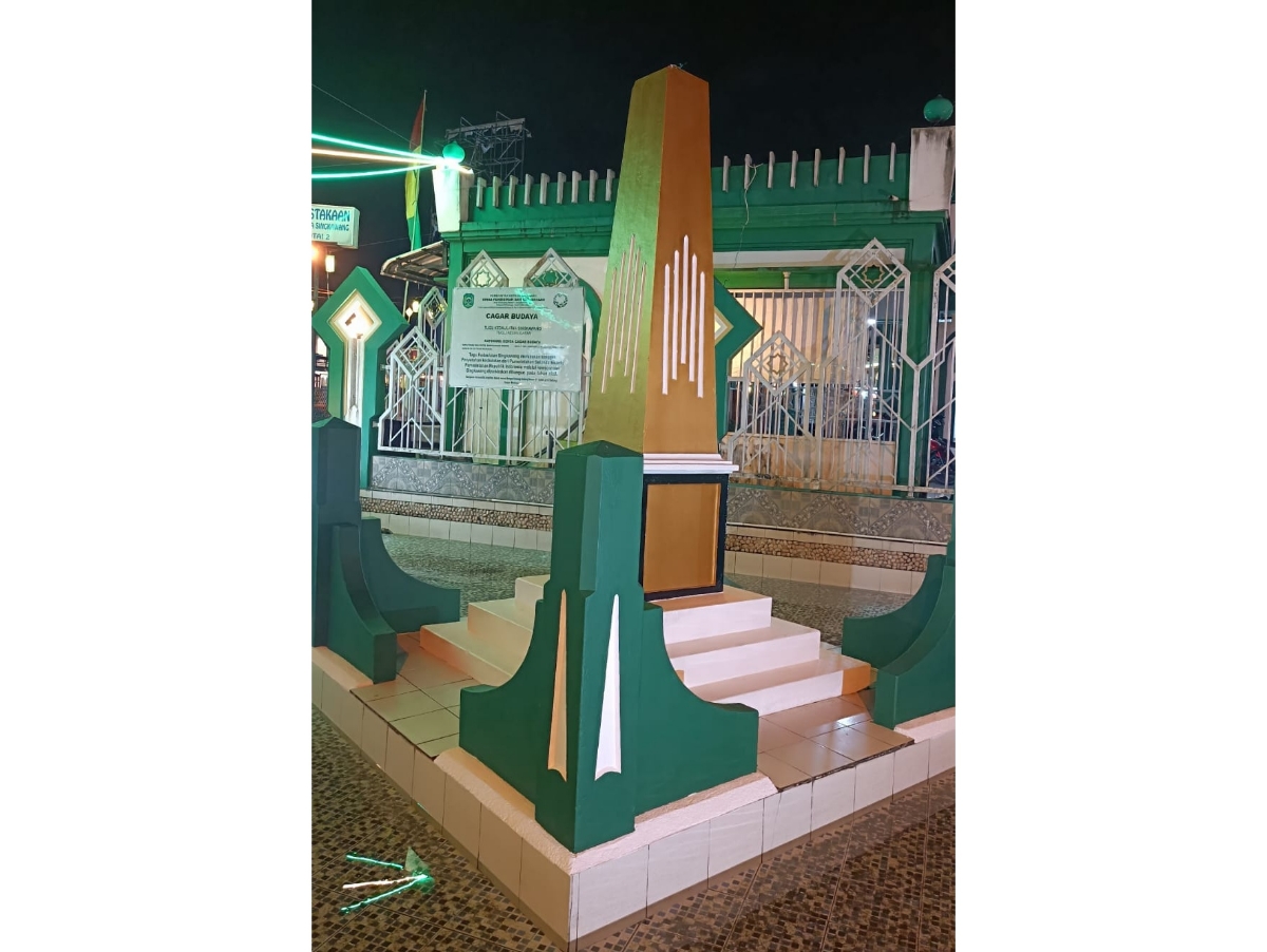 Tugu Kedaulatan Singkawang yang berada di kawasan Masjid Raya Singkawang.