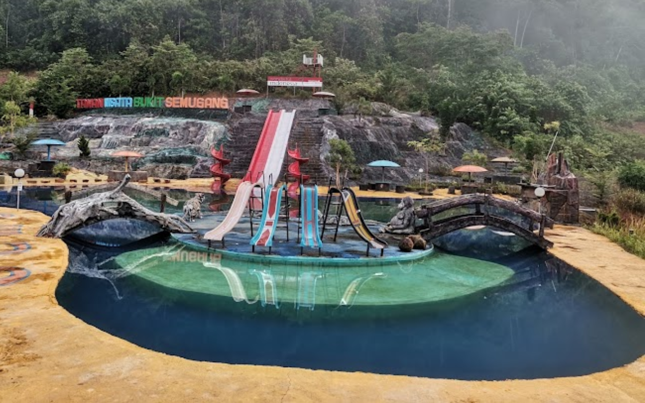 Taman Rekreasi Semugang Badau salah satu objek wisata Kabupaten Kapuas Hulu yang sering dikunjungi wisatawan. (Foto: Istimewa)