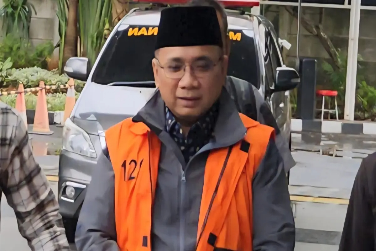 Mantan Menag Yaqut Cholil Qoumas dibawa kembali ke dalam rumah tahanan KPK pada Selasa (24/3) yang sebelumnya berstatus tahanan rumah.