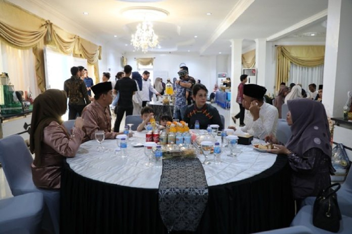 SILATURAHMI: Suasana Open House Idulfitri di rumah jabatan Wakil Wali Kota Singkawang.   