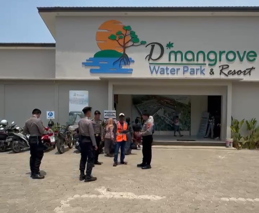 DESTINASI: Personil Polres Mempawah saat melakukan pengamanan di salah satu destinasi wisata.