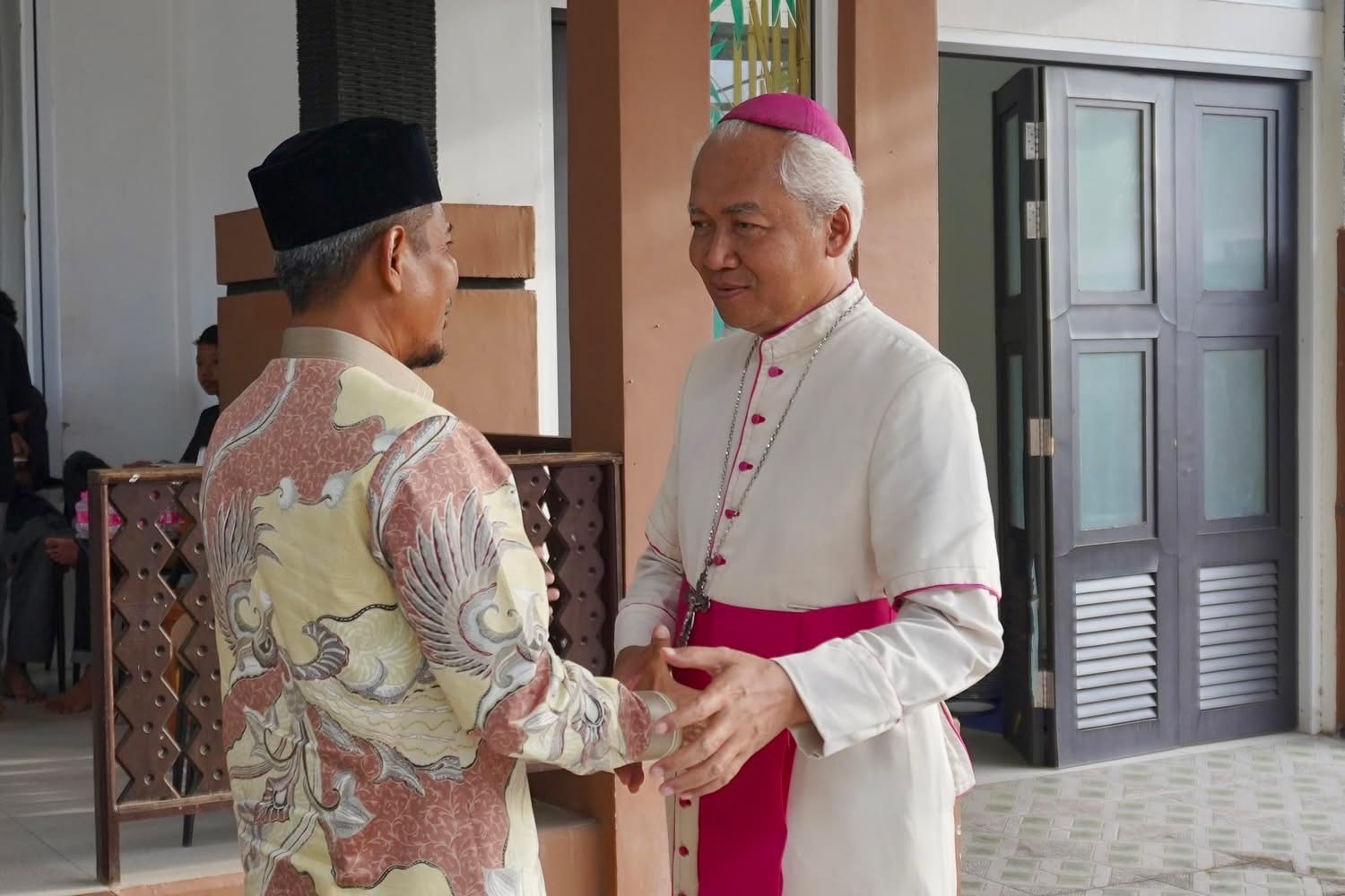 SILATURAHMI : Ketua DPRD Ketapang, Achmad Sholeh, menerima kunjungan silaturahmi tokoh agama dan masyarakat umum di rumah dinas Ketua DPRD Ketapang.