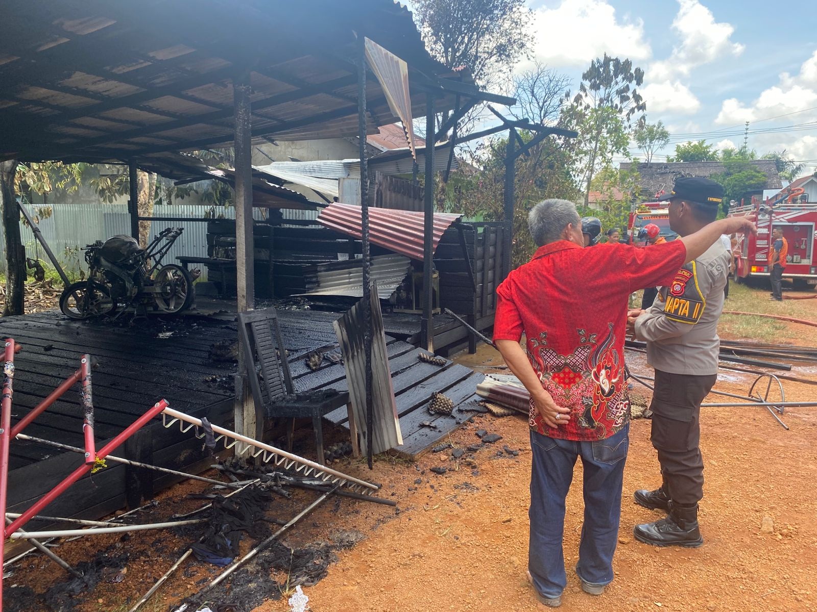 Rumah Warga di Kedamin Darat Hangus Terbakar diduga karena puntung rokok yang dibuang sembarangan. 