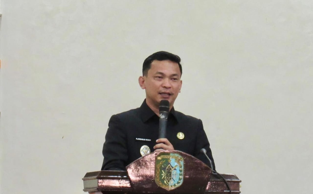 AKTIF : Wakil Bupati Sintang, Florensius Ronny mengajak masyarakat untuk mengaktifkan kembali gotong royong.