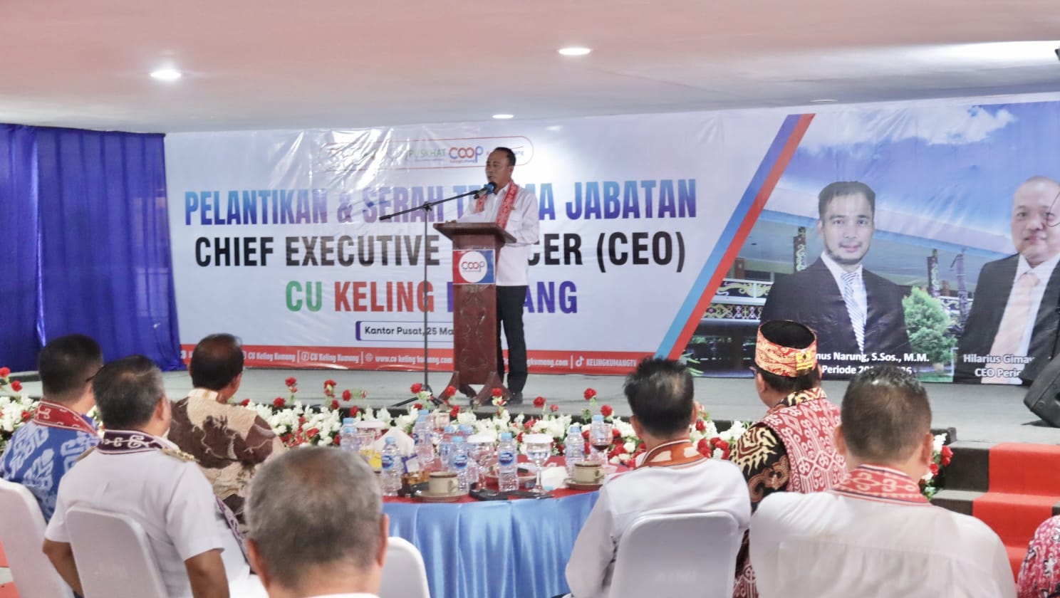 SAMBUTAN: Wakil Gubernur Krisantus Kurniawan saat menyampaikan sambutan di acara HUT CU Keling Kumang.