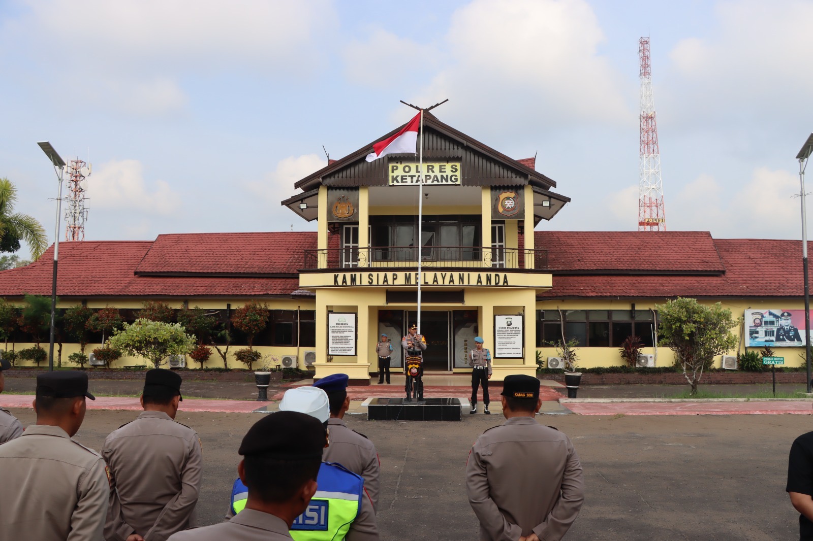 Apel pasca Lebaran di Mapolres Ketapang, personel siap kembali bertugas melayani masyarakat.