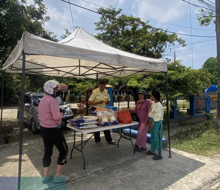 JAGA STOK: Bulog menyalurkan beras SPHP di berbagai titik strategis wilayah Singbebas.