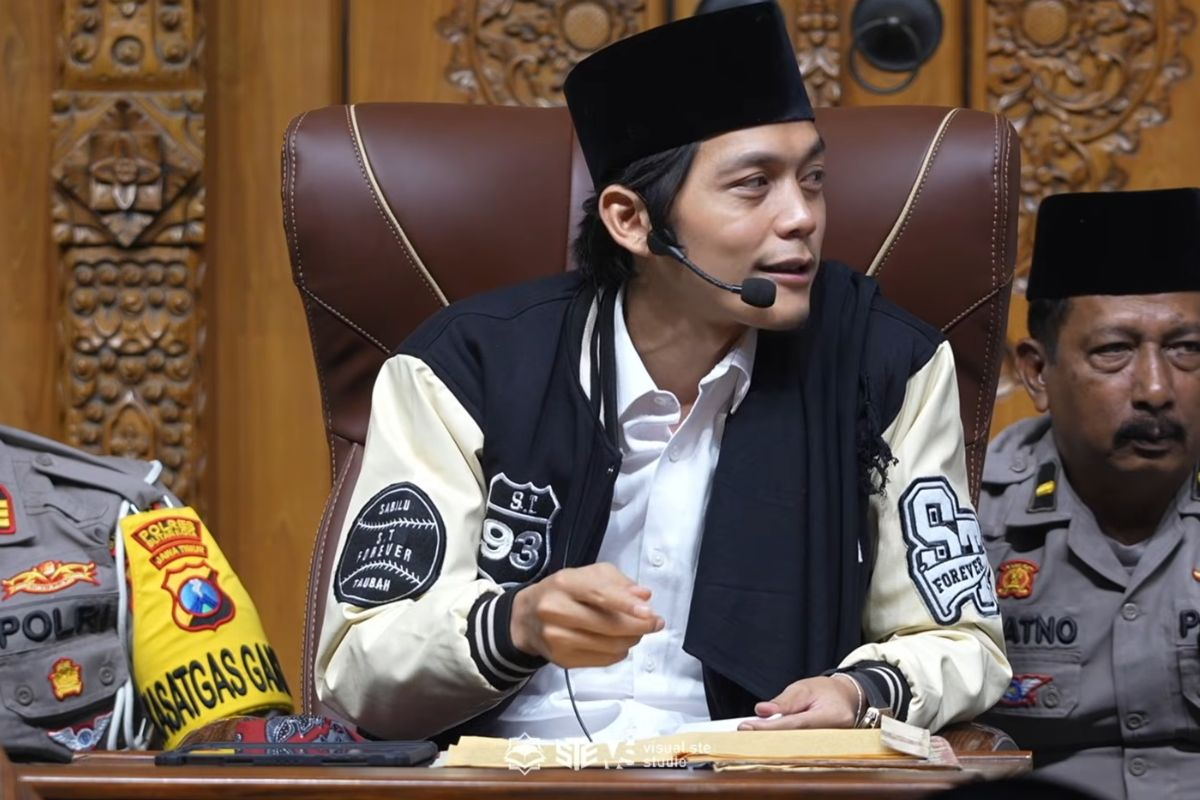 Gus Iqdam dalam rangka rutinan pengajiannya. 