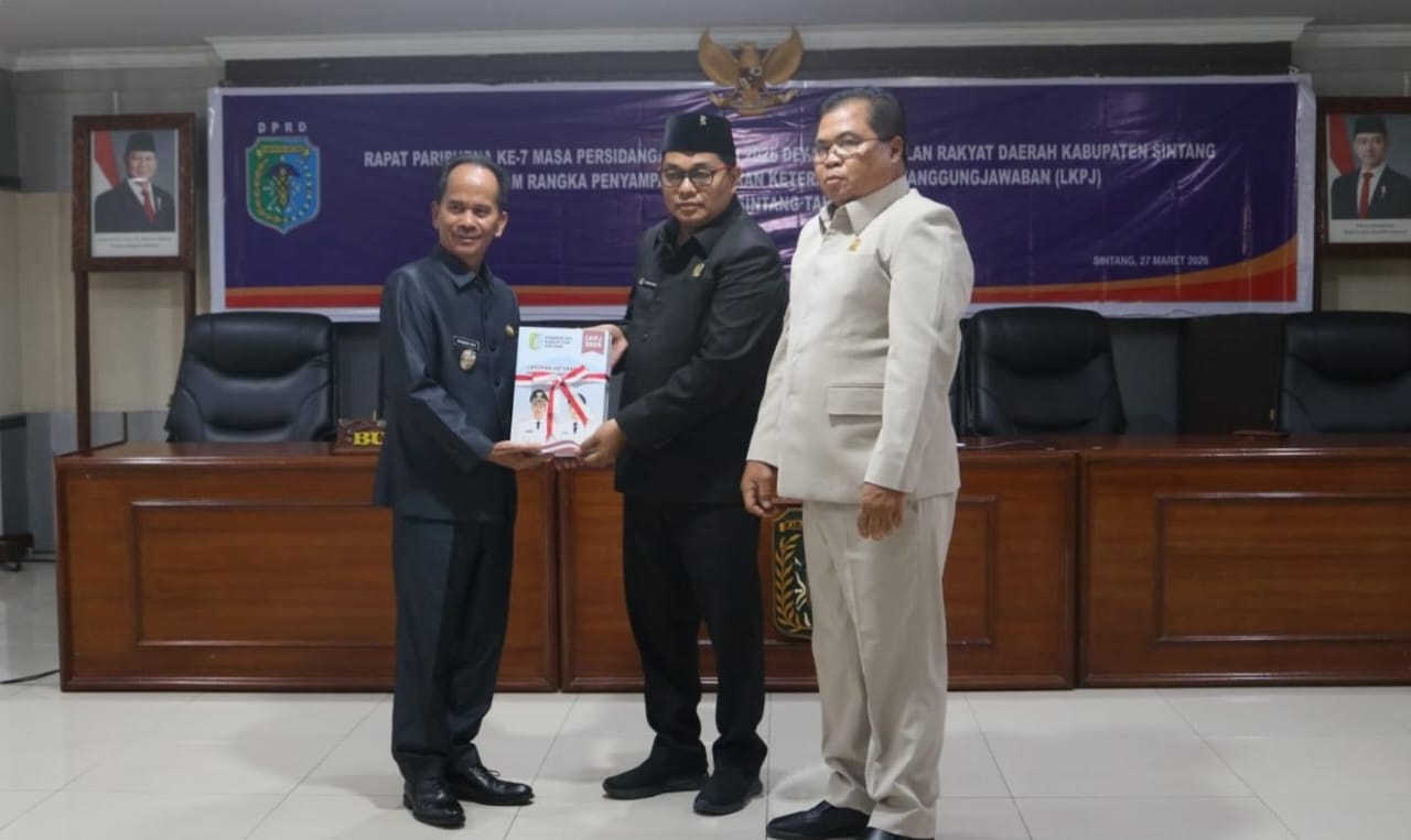 LAPORAN : Bupati Sintang, Gregorius Herkulanus Bala, saat menyampaikan Laporan Keterangan Pertanggungjawaban (LKPj) Tahun 2025 di hadapan DPRD Kabupaten Sintang, Jumat (27/3).