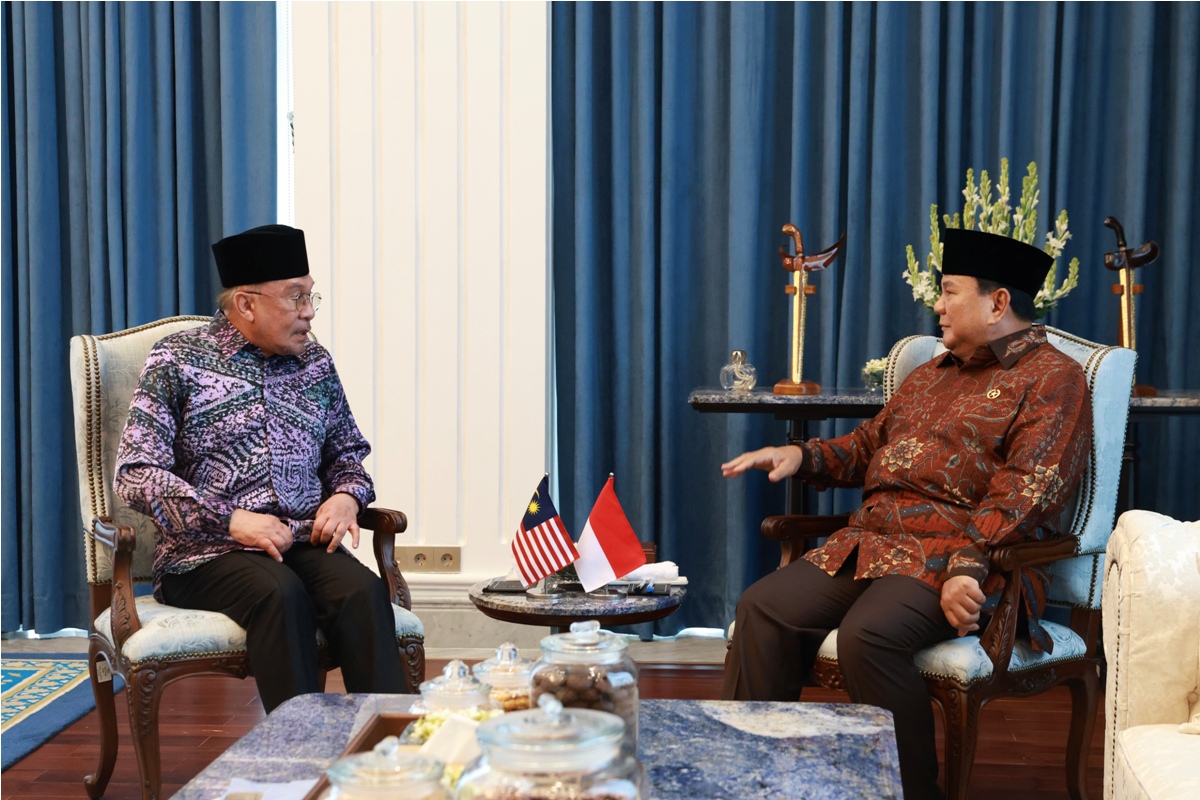 Presiden RI Prabowo Subianto bertukar pikiran bersama PM Malaysia Anwar Ibrahim di Istana Negara, Jakarta, Jumat (27/3).