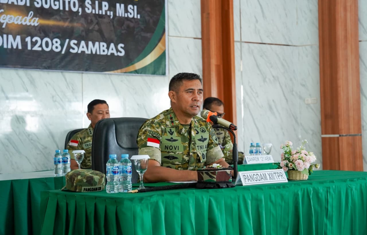 KUNKER: Pangdam Tanjungpura saat kunjungan kerja ke Makodim Sambas.