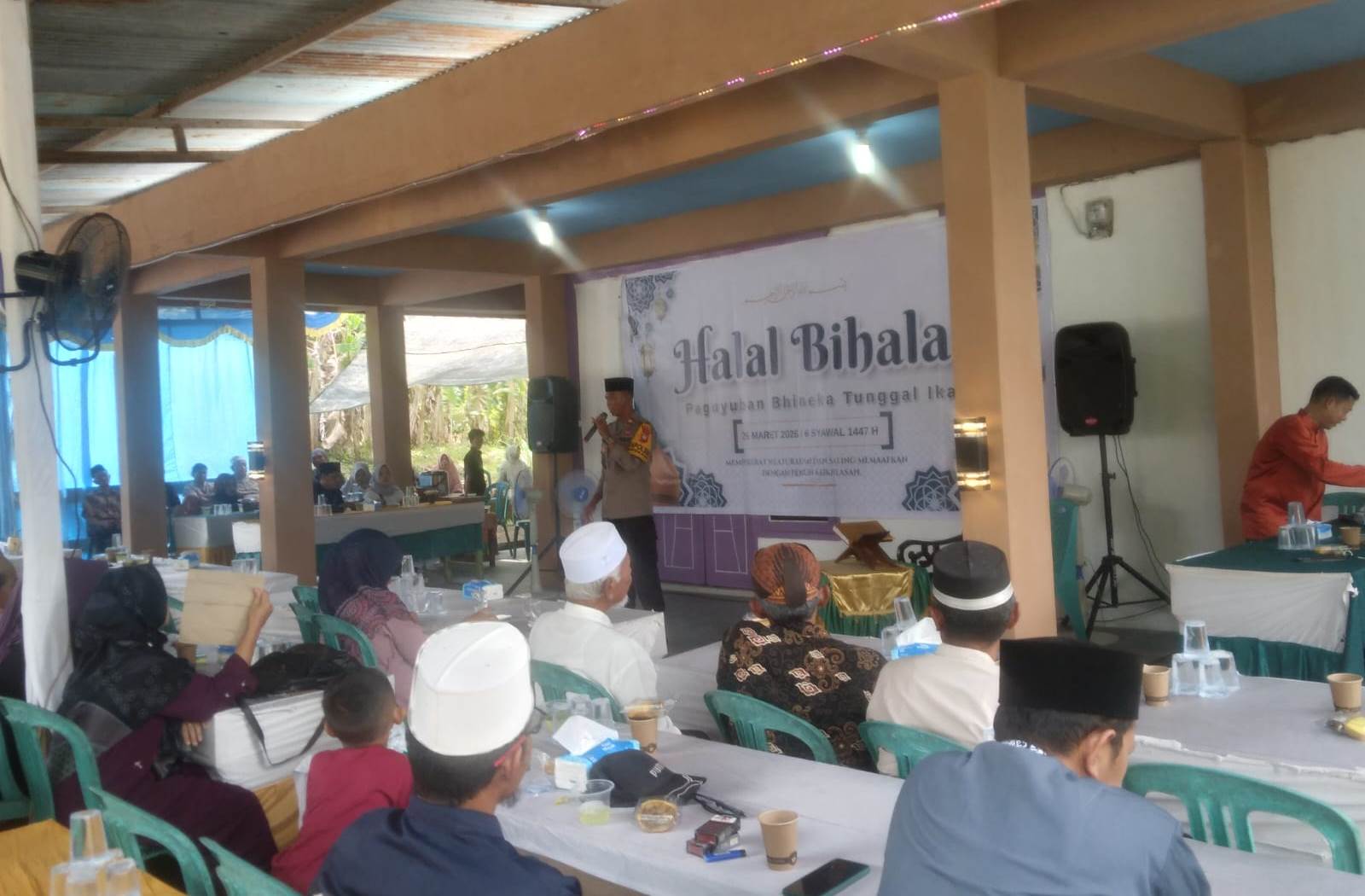 Suasana hangat halal bihalal Paguyuban Bhineka Tunggal Ika di Jangkang, pererat silaturahmi lintas masyarakat.
