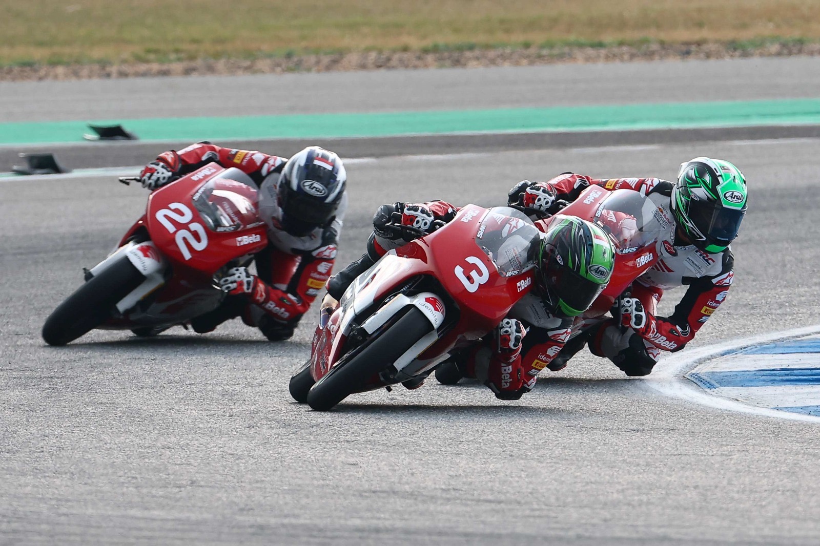 Pebalap muda indonesia di seri perdana Idemitsu Moto4 Asia Cup 2026. 