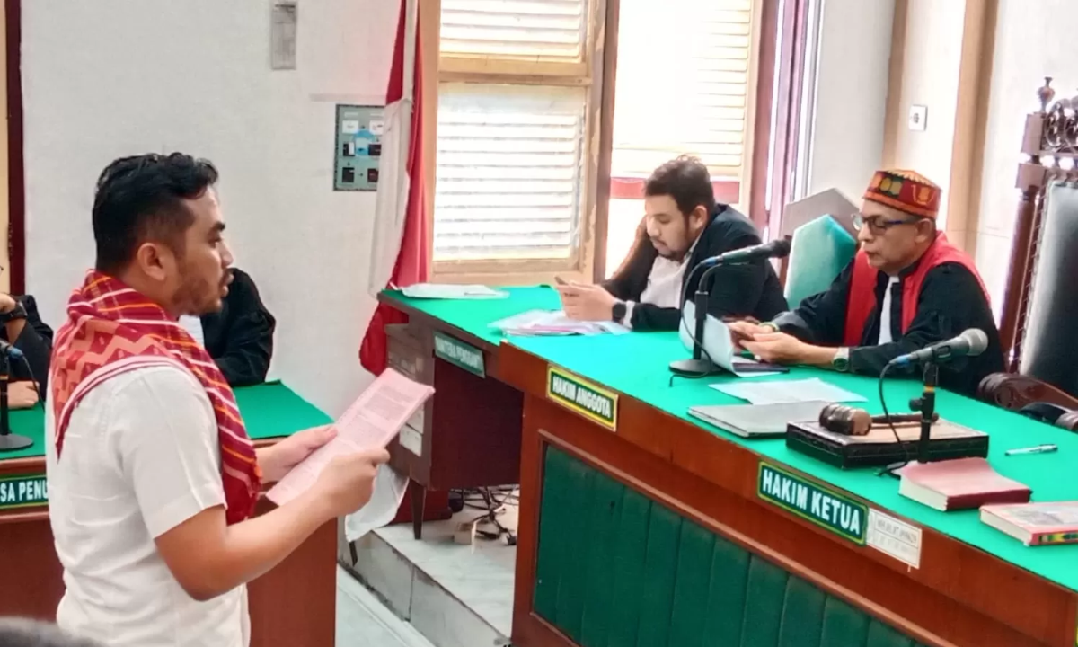 Amsal Christy Sitepu terdakwa kasus dugaan korupsi profil desa karo, menjalani sidang pembelaan di Pengadilan Tipikor Medan, Rabu (4/3/2026) sore.