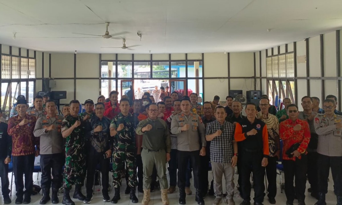 Rapat Koordinasi Penanggulangan Karhutla yang digelar di Aula Kantor Kecamatan Rasau Jaya, Kamis (26/3).