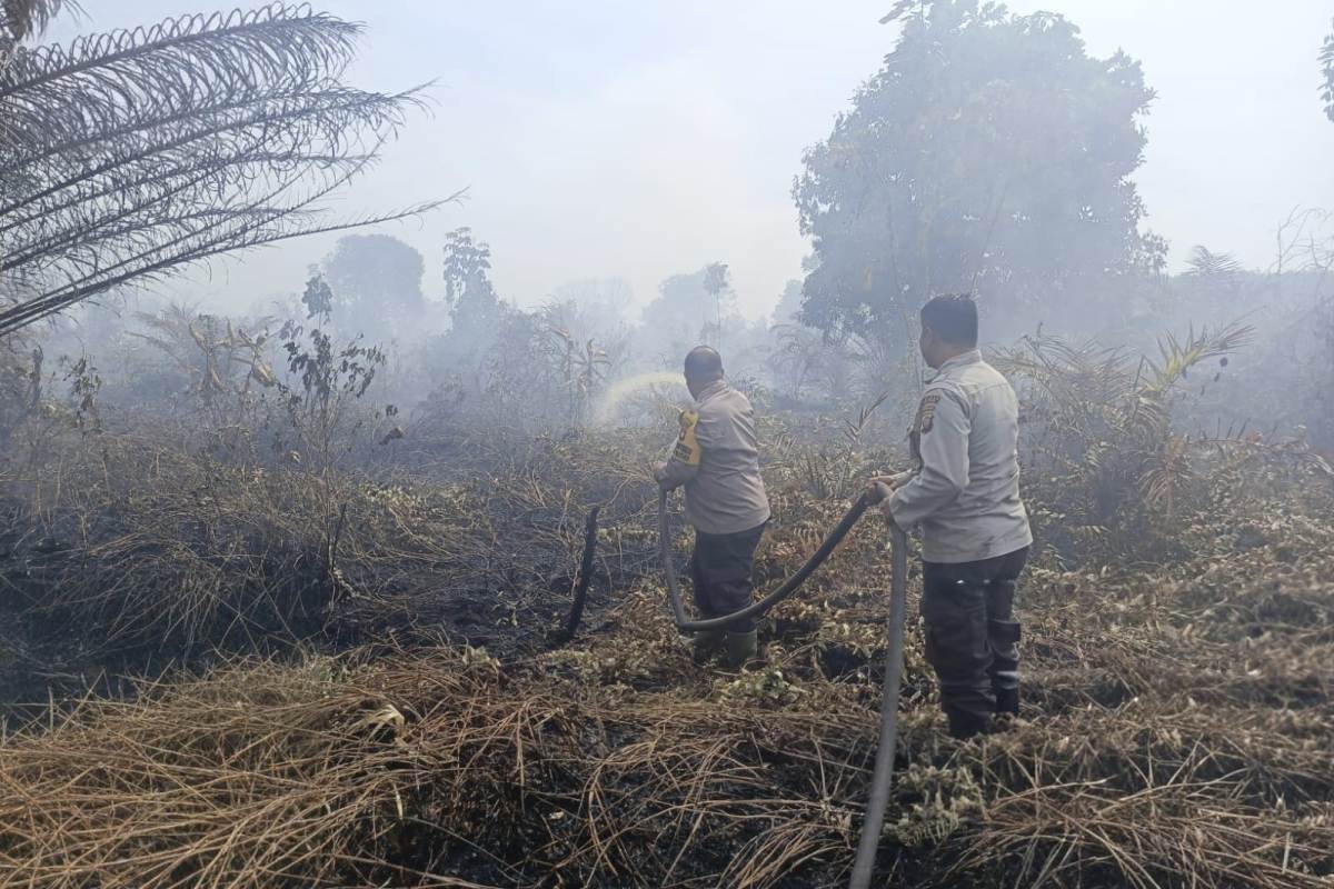 Personel Polsek Polsek Matan Hilir Utara Kabupaten Ketapang menggelar patroli Karhutla pada Jumat (27/3).