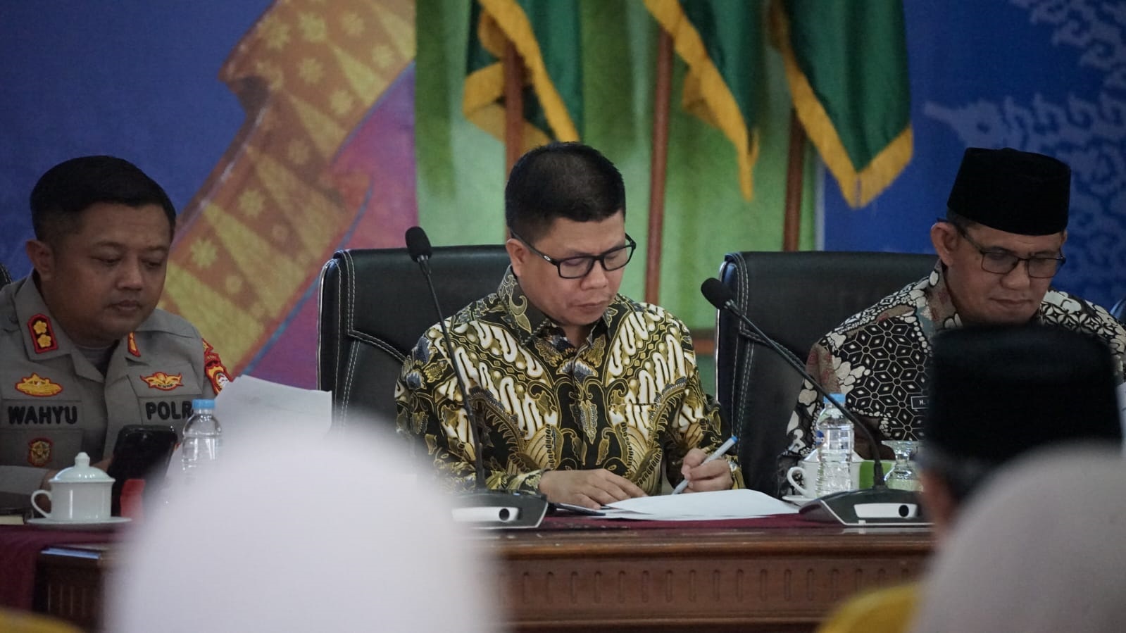 RAKOR MBG: Bupati Sambas saat pimpin Rakor dalam percepatan pelaksanaan MBG di Kabupaten Sambas.