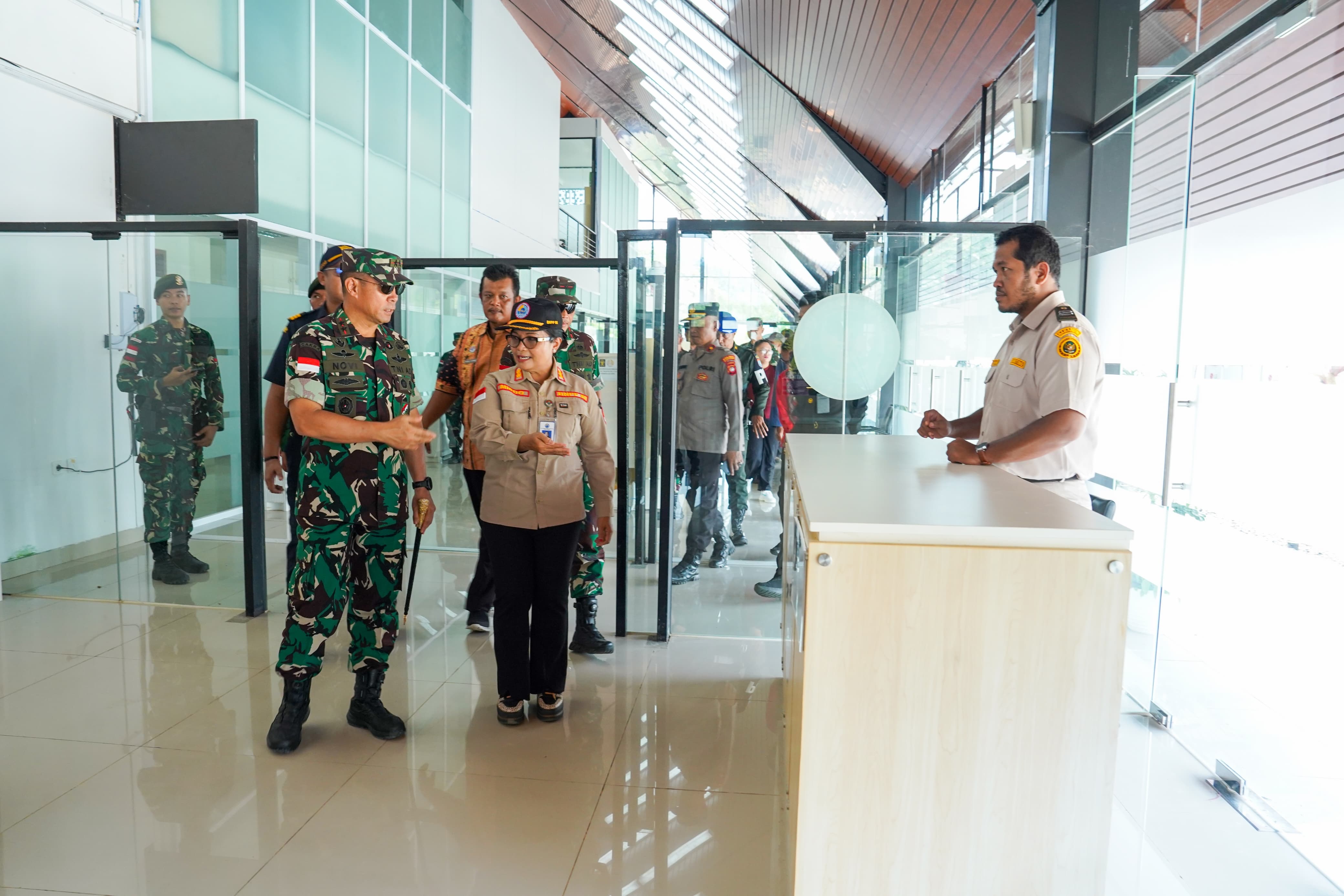 KUNJUNGAN: Pangdam XII/Tanjungpura, Mayjen TNI Novi Rubadi Sugito mengunjungi PLBN Jagoi Babang di perbatasan Bengkayang. 
