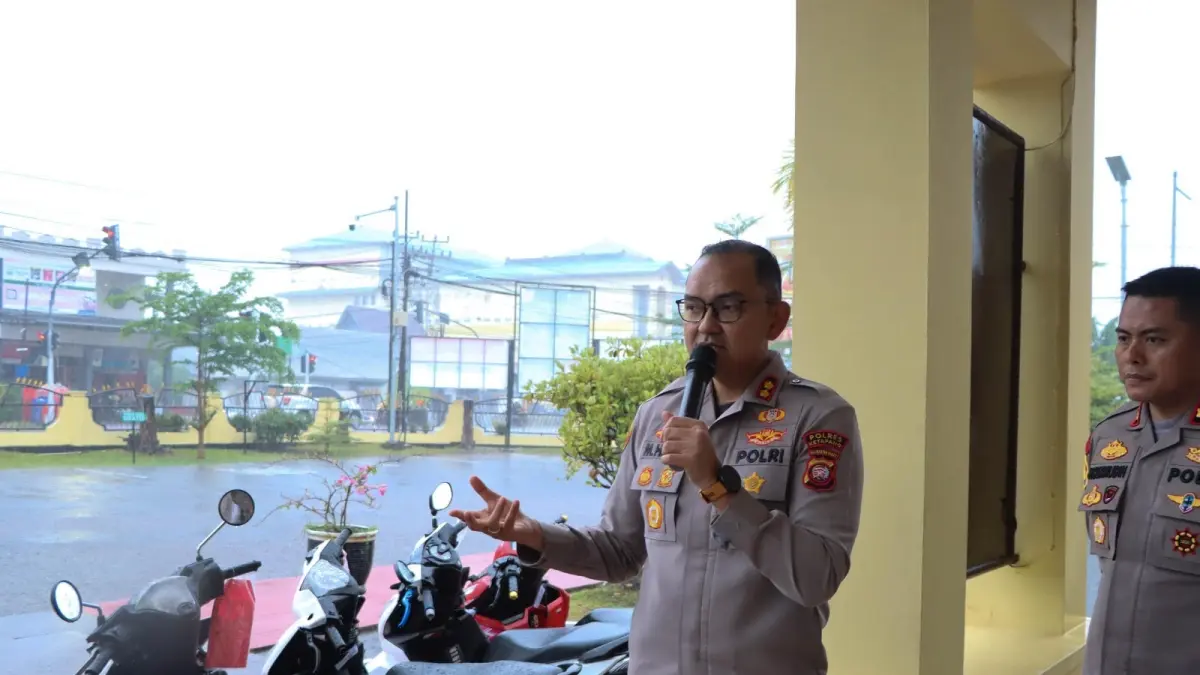 CURANMOR : Kapolres Ketapang, AKBP Muhammad Harris, menggelar konferensi pers pengungkapan kasus Curanmor, Senin (30/3). (ISTIMEWA)