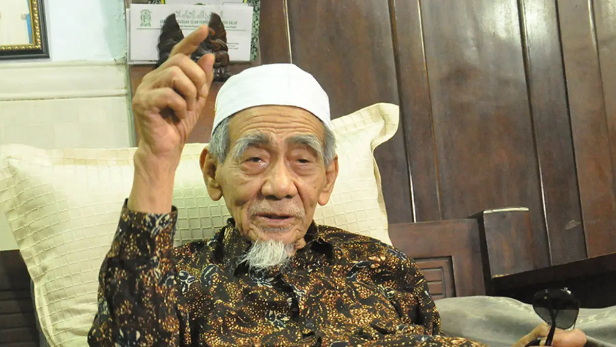KH Maimoen Zubair atau Mbah Moen tentang keistimewaan bulan april. (PAGAR NUSA)