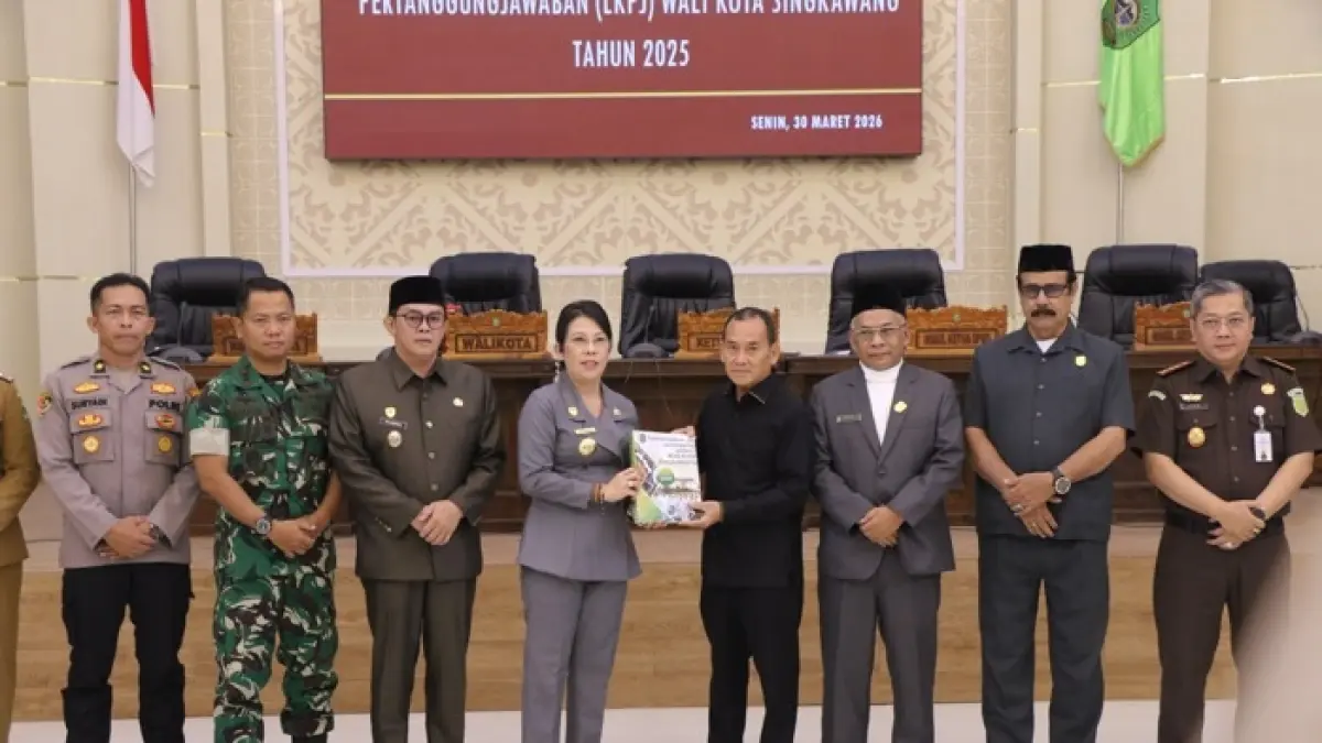 PARIPURNA LKPJ: Wali Kota Singkawang, Tjhai Chui Mie, menyampaikan Laporan Keterangan Pertanggungjawaban (LKPJ) Tahun Anggaran 2025.