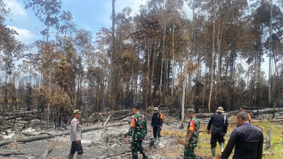 Patroli Karhutla Satbrimob Polda Kalbar, pastikan lokasi rawan bebas dari titik api demi cegah kebakaran meluas. (POLRI)