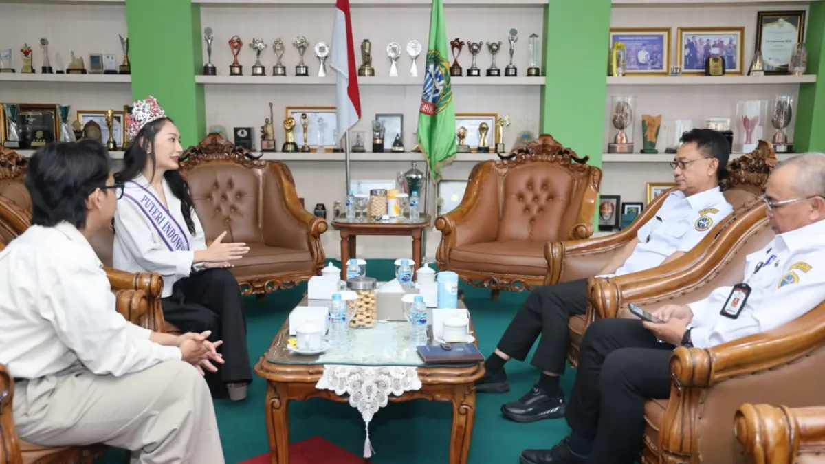 DUKUNG: Wali Kota Pontianak mendukung Anggelia Meryciana jadi wakil Kalbar di ajang Puteri Indonesia. (ISTIMEWA)