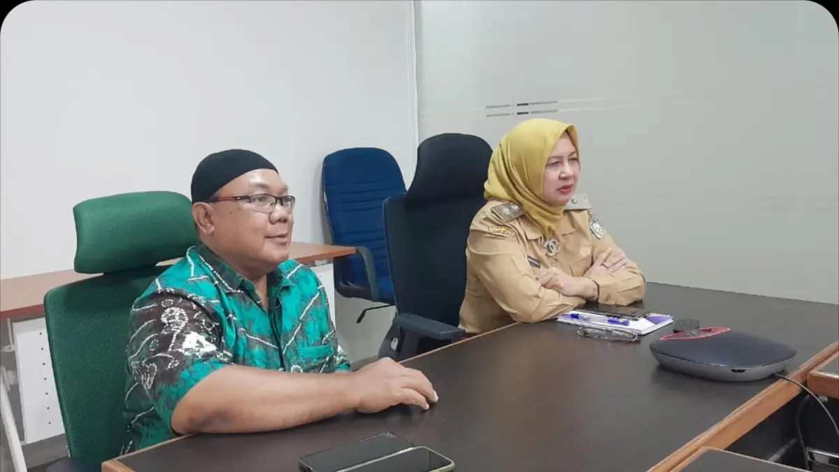 SUPERVISI: Kepala Bapperida Kalbar Linda Purnama saat mengikuti asistensi dan supervisi Musrenbang RKPD yang digelar secara nasional oleh Kementerian Dalam Negeri. (ADPIM PEMPROV KALBAR)